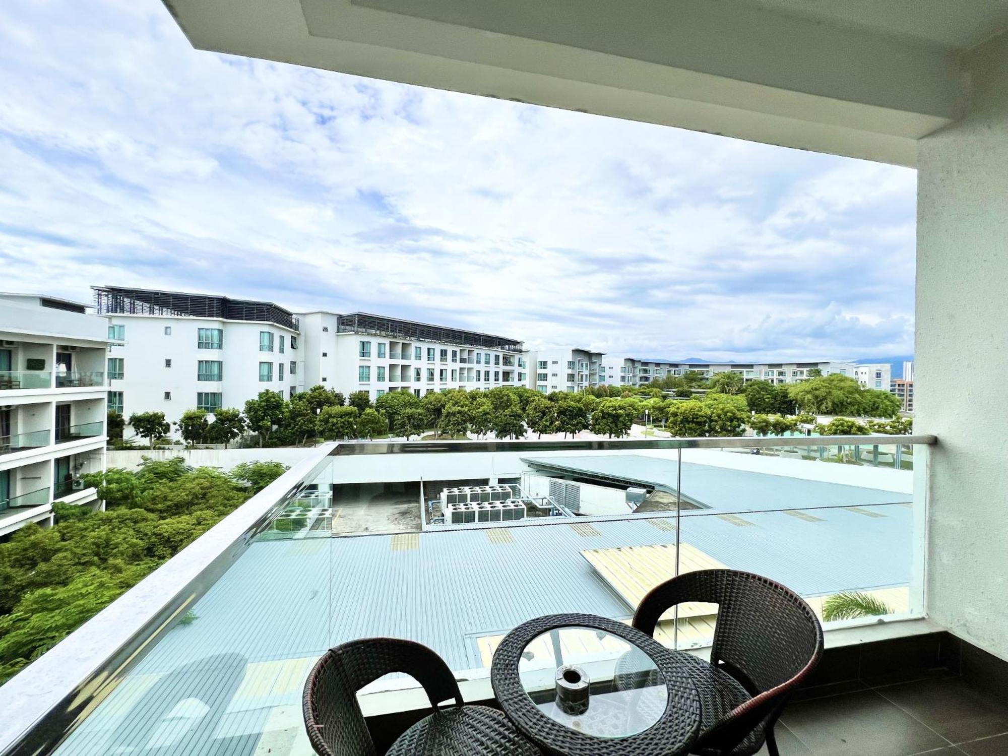 Margo Istay - The Loft Imago Kota Kinabalu Bagian luar foto