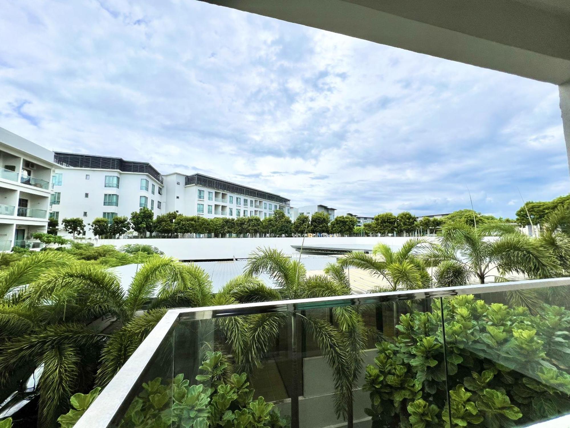 Margo Istay - The Loft Imago Kota Kinabalu Bagian luar foto